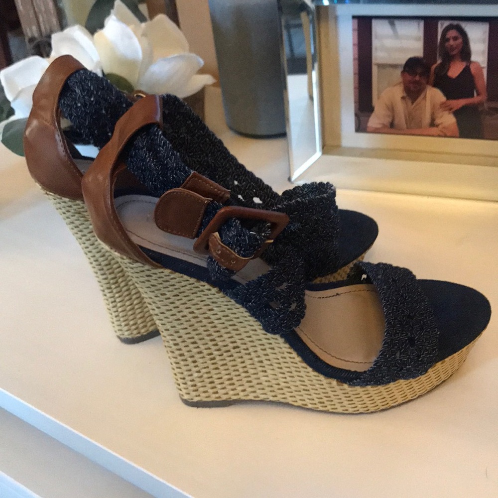 Wedges Size 8. Pictures show any use.
